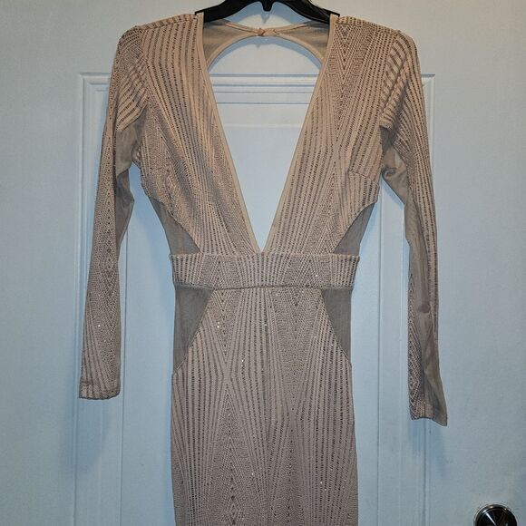 Beautiful Formal Dress   - Picture 2 of 8